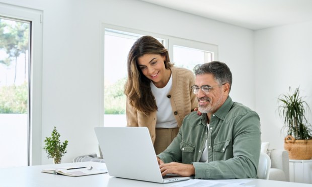 Shoppers Embrace AI Tools in Search for Black Friday Bargains