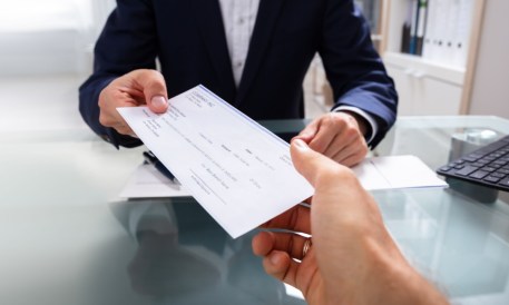 B2B çekleri neden hâlâ yılda 15 trilyon dolar taşıyor?