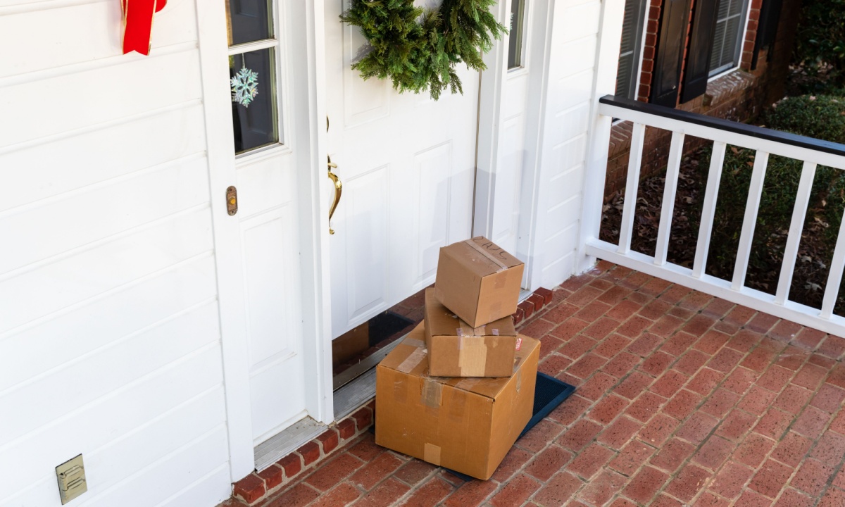 Holiday Shipping Costs Rise as FedEx and UPS Extend Surcharge Windows