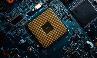 Amazon Exec Predicts Commercial Quantum Computers Could Launch in 2031