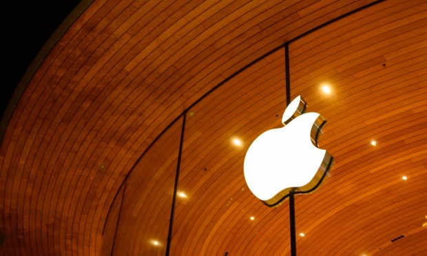 Apple Under Fire for Fake AI-Generated News Summaries