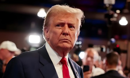 Trump Delays AI Executive Order Over Competitiveness Concerns