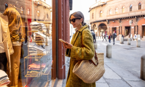 woman window shopping in Italy