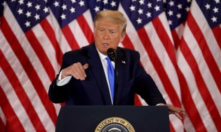 Trump Says Banks Shouldn’t Refuse to Do Business With Conservatives