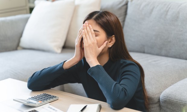 Consumers Use Credit to Plug Widening Gap Between Income and Spending