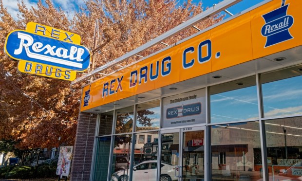 How Important Are Pharmacists in Getting Consumers to Use Traditional Drugstores?
