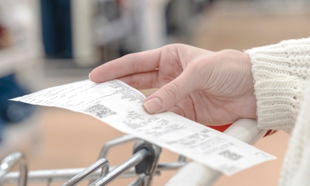 Spending Caution Sets In as Consumers Weigh Economic Outlook