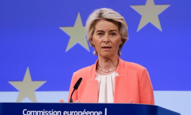 AI Summit: EU, France to Invest $320 Billion in AI to Rival US, China