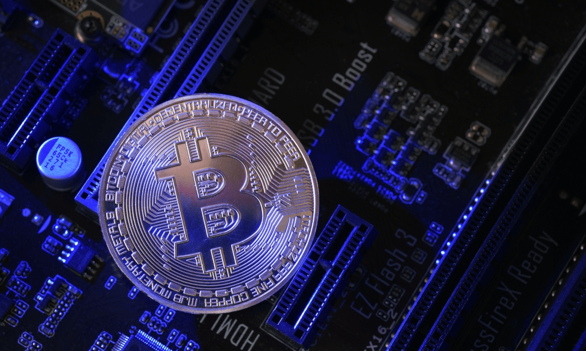 This Week in Crypto: Markets Shed $800 Billion but Keep Hope for Mainstream Adoption
