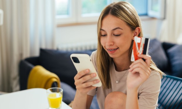 Gen Z Accounts for Largest Increase in Paycheck-to-Paycheck Consumers