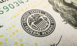 Banks’ Borrowing From Fed Suggests Temporary Liquidity Pressure