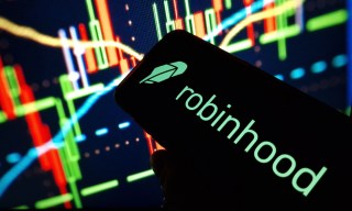 Robinhood Weighs Its First Sale of Card Receivables-Backed Bond
