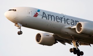 American Airlines Waits for Tariff ‘Clearance,’ Holds Short on 2025 Guidance