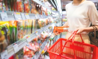 Consumers Gird for Tariffs’ Sting as Spending on Cards Is Sluggish  