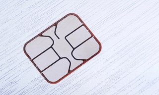 Metal Payment Cards Move From Luxury to Everyday as Fraud Fears Deepen