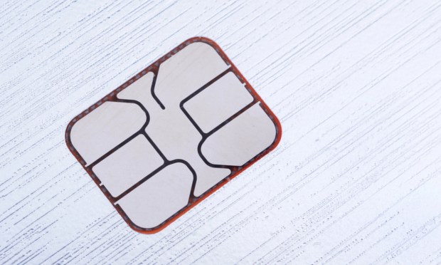 Metal Payment Cards Move From Luxury to Everyday as Fraud Fears Deepen