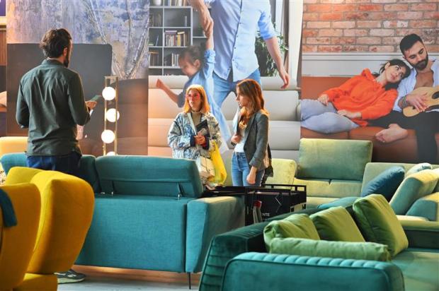 Consumers Draw New Spending Lines as Tariff Threats Loom