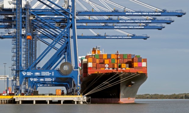 US Customs Delays Tariff Collection Until ‘Glitch’ is Resolved