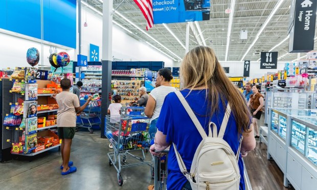 AI Takes Center Stage in Amazon-Walmart Memorial Day Showdown