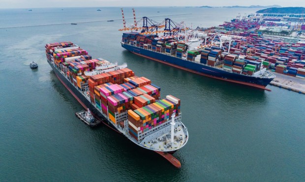 Retailers Face ‘Perfect Storm’ as Tariffs Threaten Price Hikes