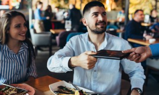 Visa and eTip Team to Help Hospitality Workers Get Tipped Faster