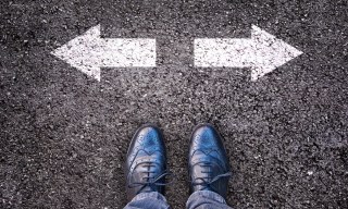 How to Choose Between Deploying an AI Chatbot or Agent