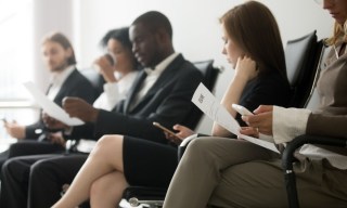 US Labor Market Shows Signs of Cooling as Job Openings Drop
