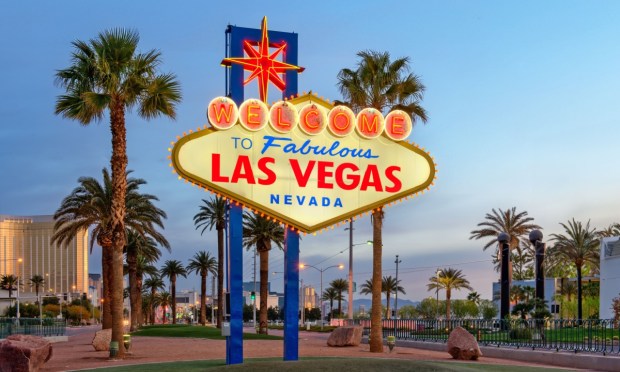 Vegas Workers ‘Starting to Freak Out’ as Tourism and Tips Drop