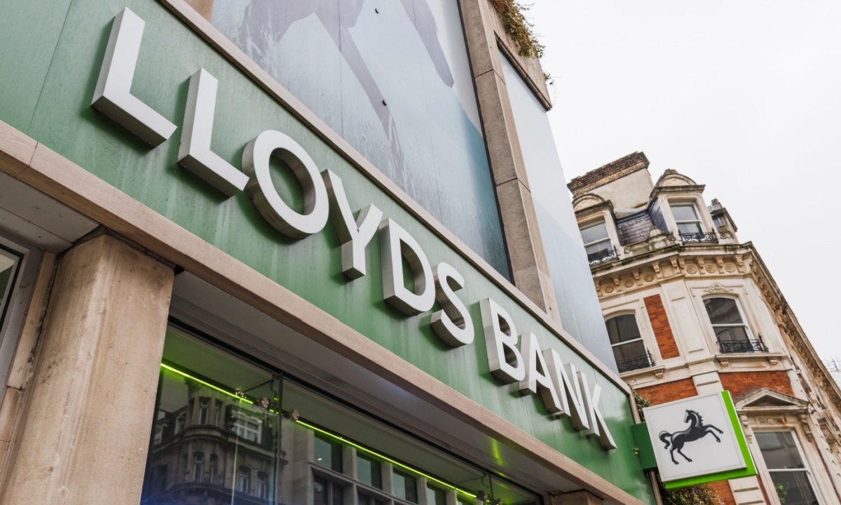 Lloyds Shows Interest in Buying FinTech Curve
