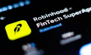 Robinhood Rides Crypto Surge, Bitstamp Deal to Nearly $1B Revenue