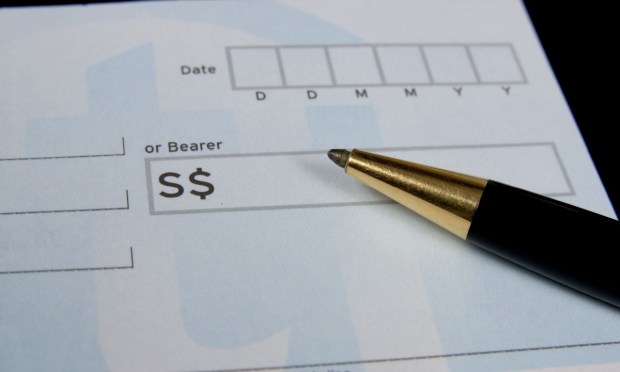 Singapore Banks Given Jan. 1 Deadline to Stop Issuing Paper Checks