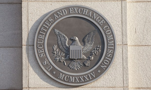 SEC Commissioner Says Regulator ‘Willing to Work With’ Tokenized Real-World Assets