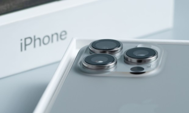 Apple Plans 3-Year iPhone Revamp