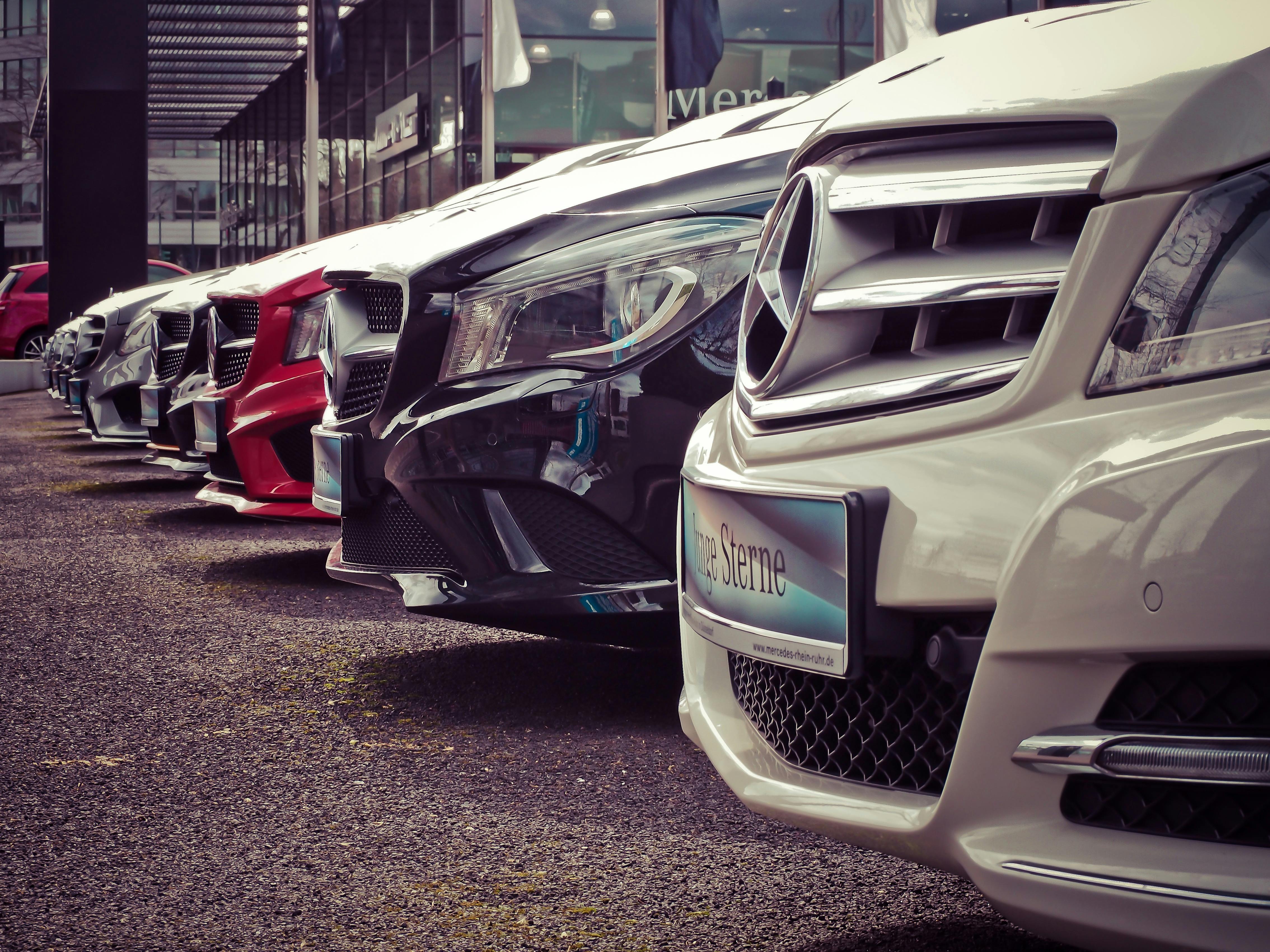 Auto Industry Wrestles With Challenge of Tariffs and Cautious Consumers