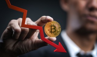 Bitcoin Drops Below $95,000 Amid Concerns About Interest Rates and AI Investments