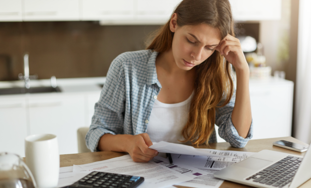 Earnings Reports Show a Split Economy as Lower-Income Wallets Tighten