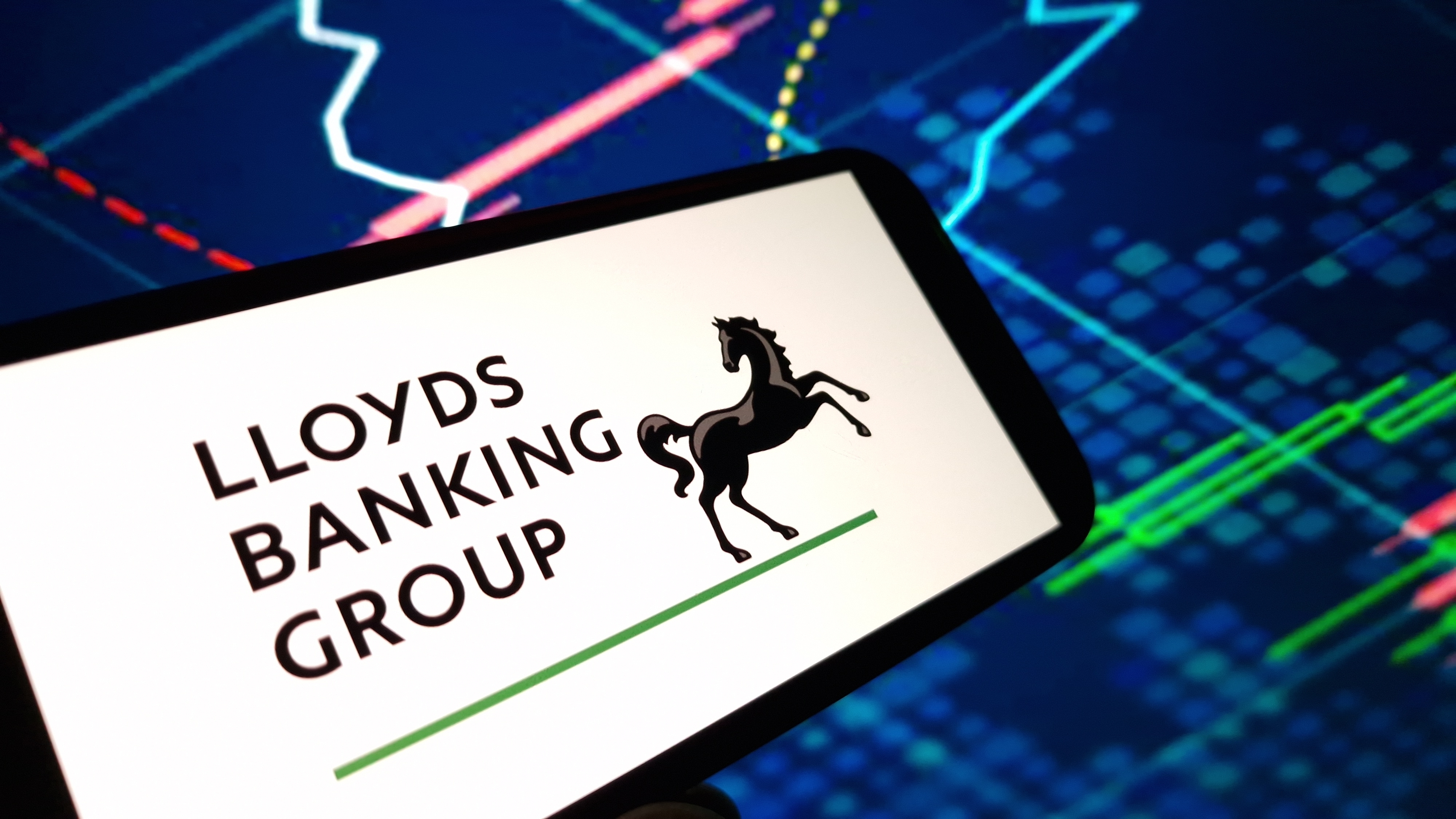 Lloyds to Add AI-Powered Financial Assistant to App in 2026