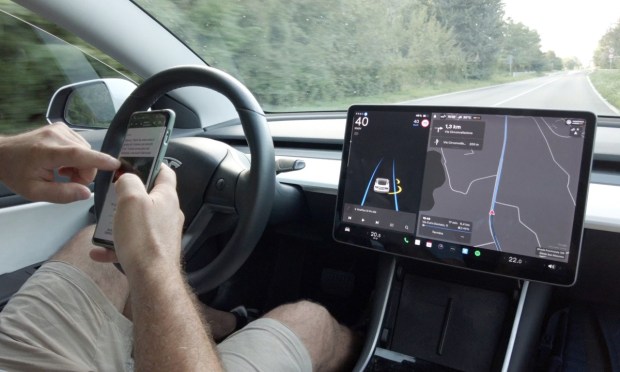 Carmakers Step Up Autonomous Vehicle Efforts Amid New Competition