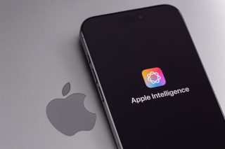 Apple Revamps AI Leadership Amid Siri Delays