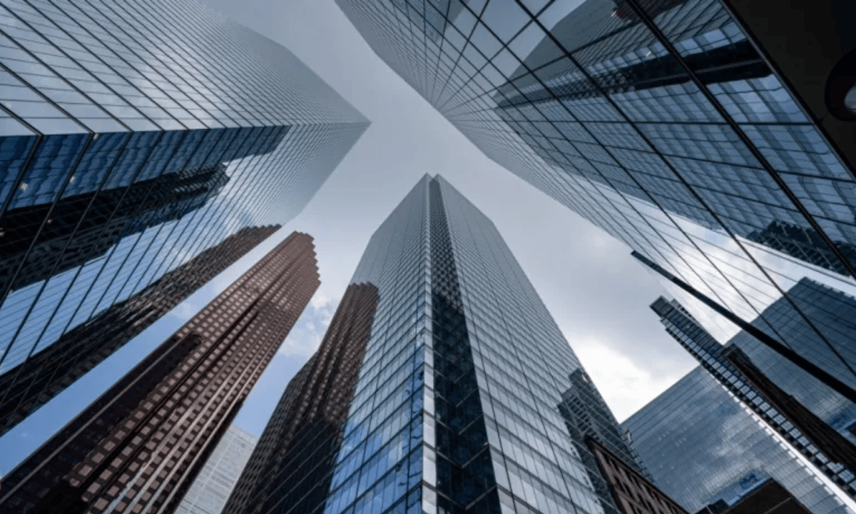 Global Banks Push Ahead on Crypto Infrastructure Despite Policy Gridlocks