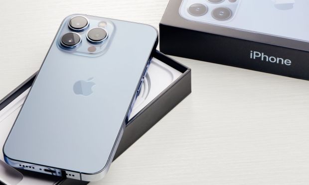 Apple’s AI Troubles Open Opportunities for China’s Smartphone Sector