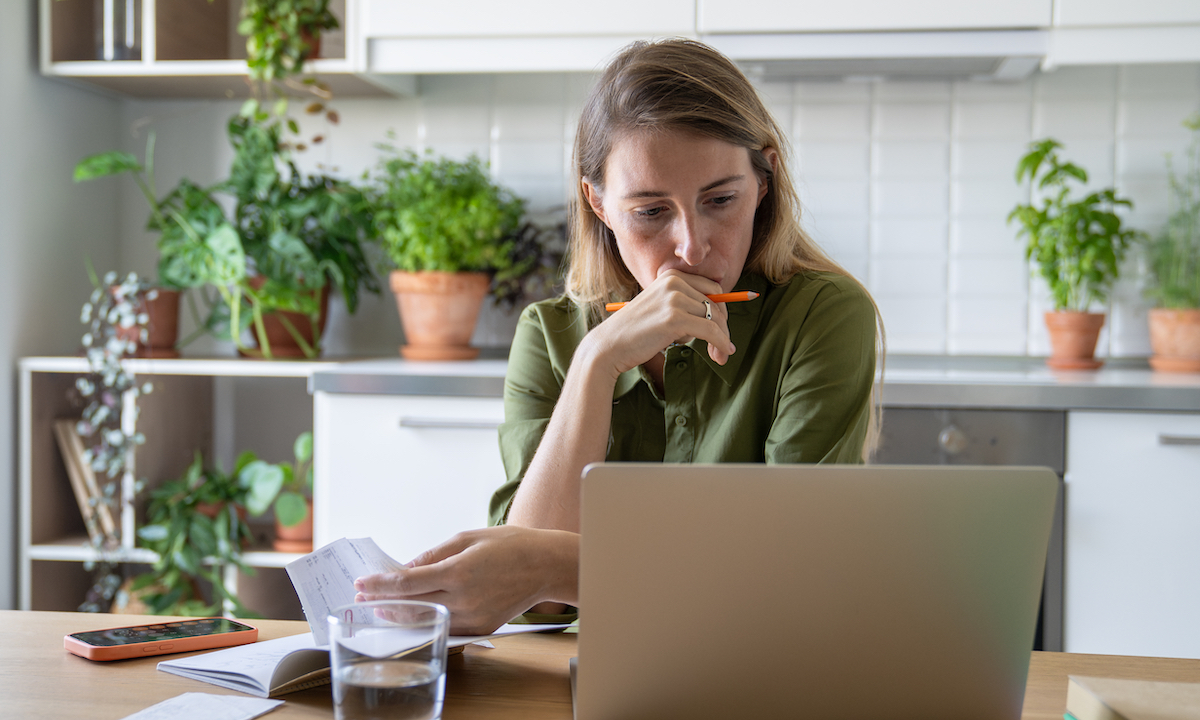 paycheck to paycheck consumer