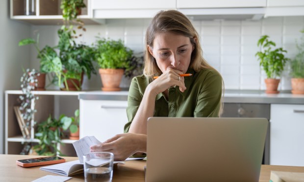 paycheck to paycheck consumer