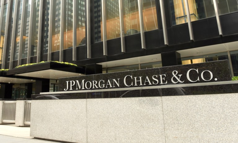 JPMorgan’s Dimon Bets on Tech and AI as Apple Card Buildout Begins