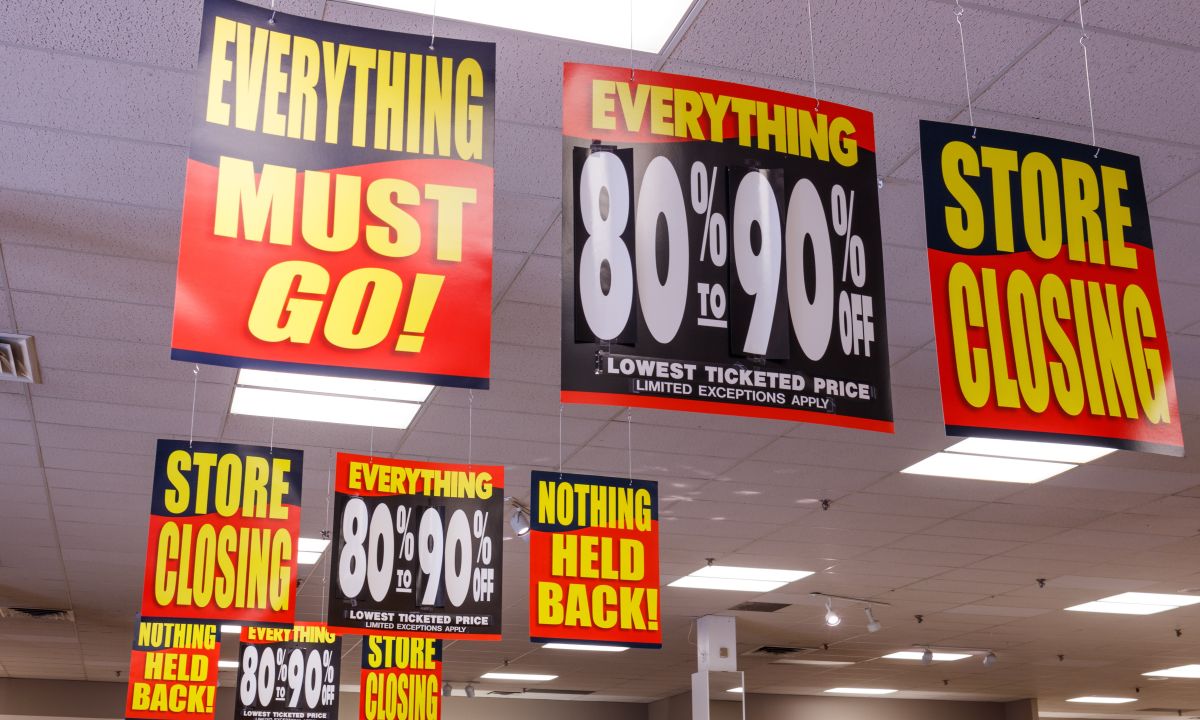 Retailers Cut Footprints As Off-Price Expands