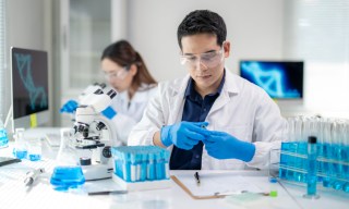 Pharma Rewires Drug Development With AI Operations