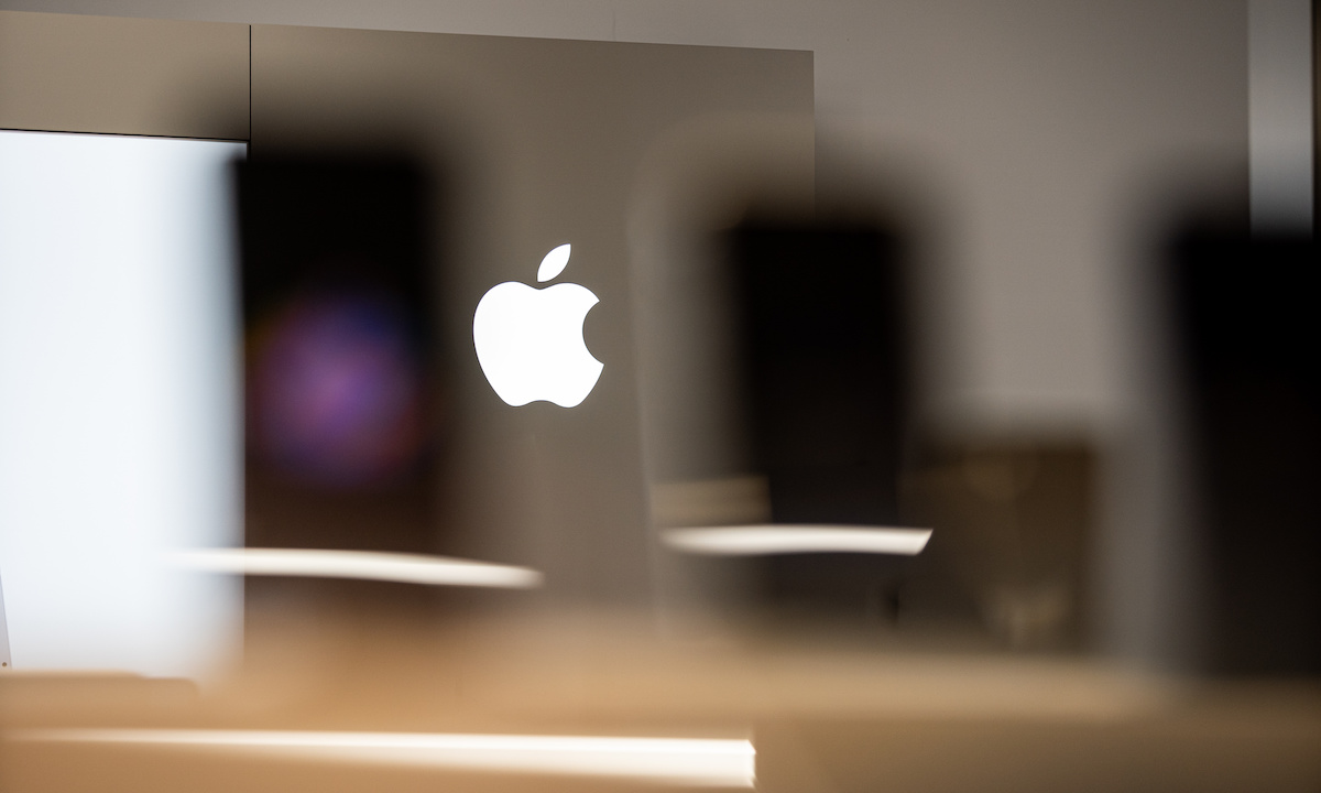 Apple’s AI Strategy Offers Alternative for Investors