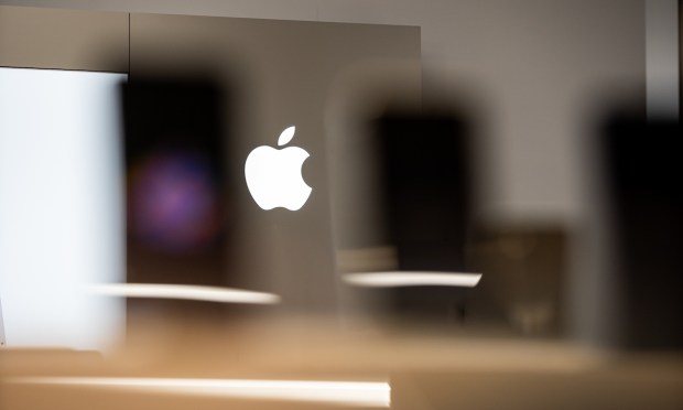 Apple’s AI Strategy Offers Alternative for Investors