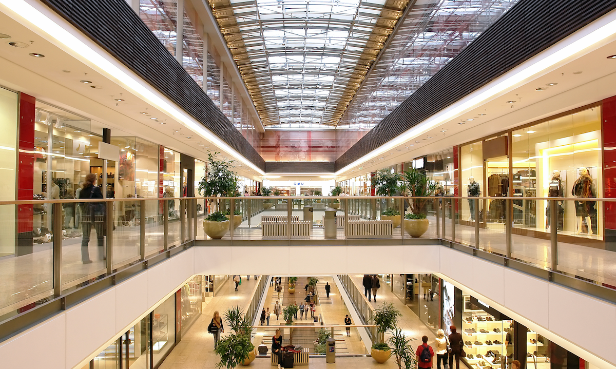 Top-Tier Malls Attract Shoppers and Capital as Others Face Demolition