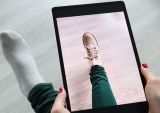 Retailers Bet on AI Fitting Rooms to Slash Costly Returns